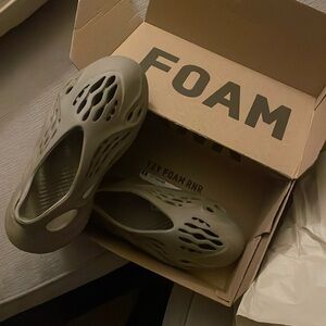 Yzy women’s size 7 foam runners